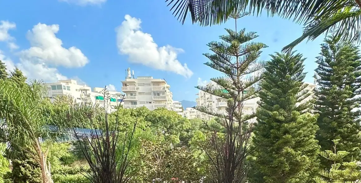 Продажа апартаментов на среднем этаже в Estepona 13