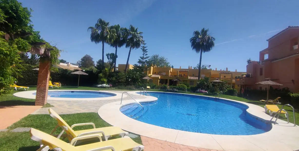 Long-term rent of penthouse duplex in Guadalmina Alta 2