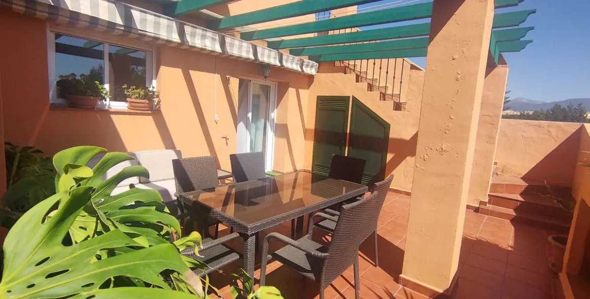 Долгосрочная аренда двухуровневого пентхауса в Guadalmina Alta 23