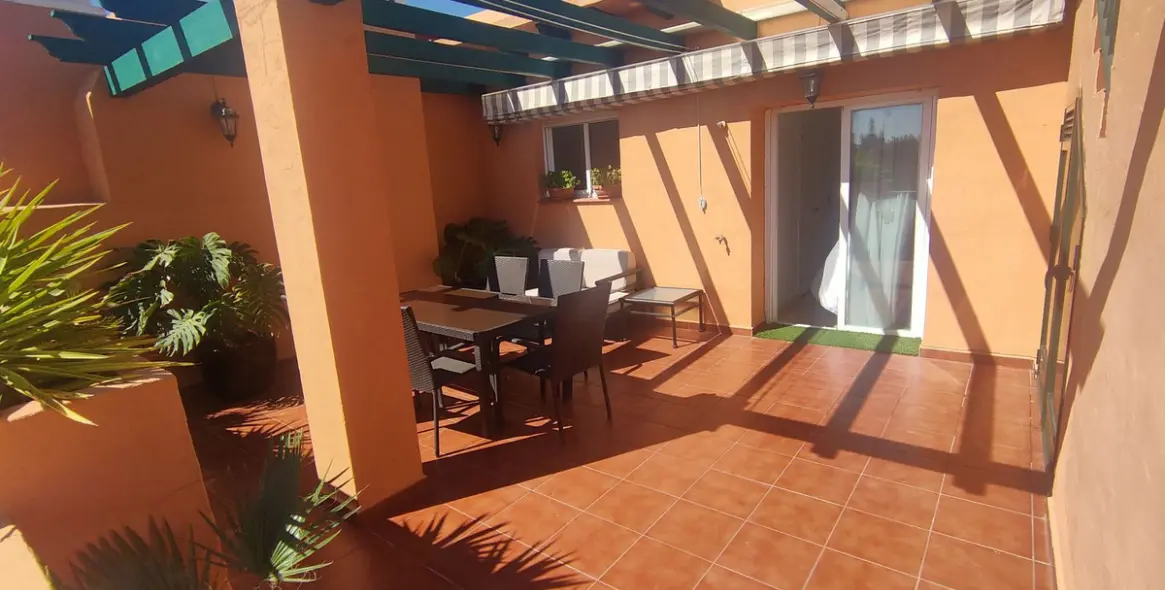 Долгосрочная аренда двухуровневого пентхауса в Guadalmina Alta 24