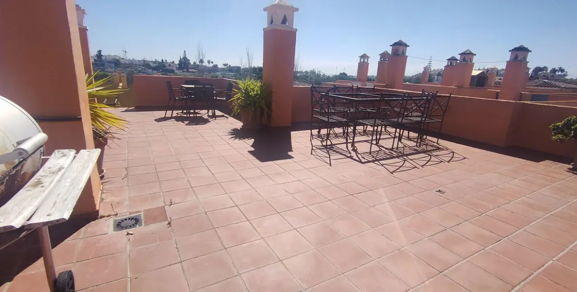 Долгосрочная аренда двухуровневого пентхауса в Guadalmina Alta 27