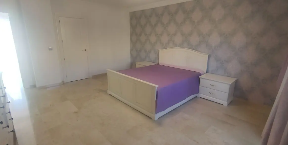 Долгосрочная аренда двухуровневого пентхауса в Guadalmina Alta 30