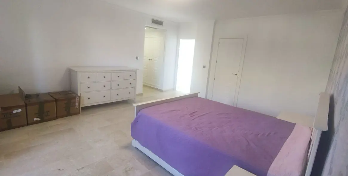 Долгосрочная аренда двухуровневого пентхауса в Guadalmina Alta 32