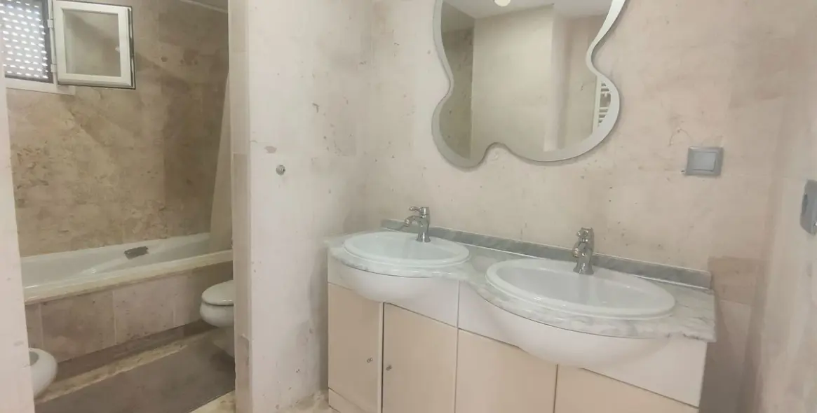 Долгосрочная аренда двухуровневого пентхауса в Guadalmina Alta 35