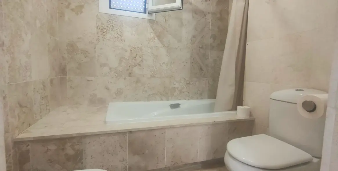 Долгосрочная аренда двухуровневого пентхауса в Guadalmina Alta 36