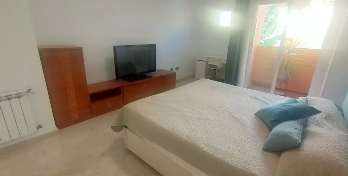 Долгосрочная аренда двухуровневого пентхауса в Guadalmina Alta 39