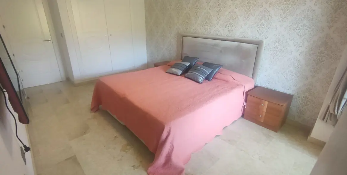 Долгосрочная аренда двухуровневого пентхауса в Guadalmina Alta 41