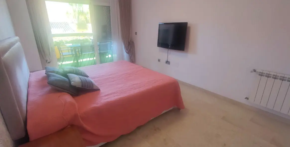 Долгосрочная аренда двухуровневого пентхауса в Guadalmina Alta 42