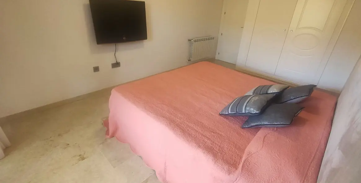 Долгосрочная аренда двухуровневого пентхауса в Guadalmina Alta 43