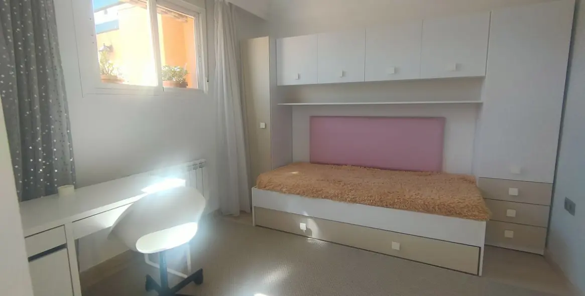 Долгосрочная аренда двухуровневого пентхауса в Guadalmina Alta 44