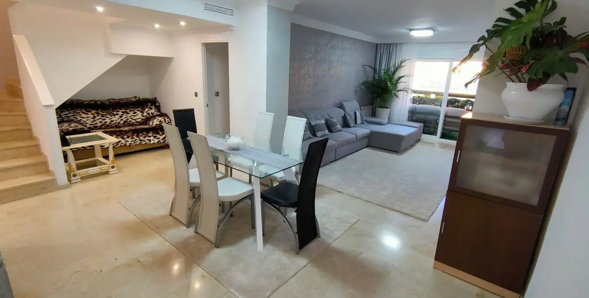 Долгосрочная аренда двухуровневого пентхауса в Guadalmina Alta 50