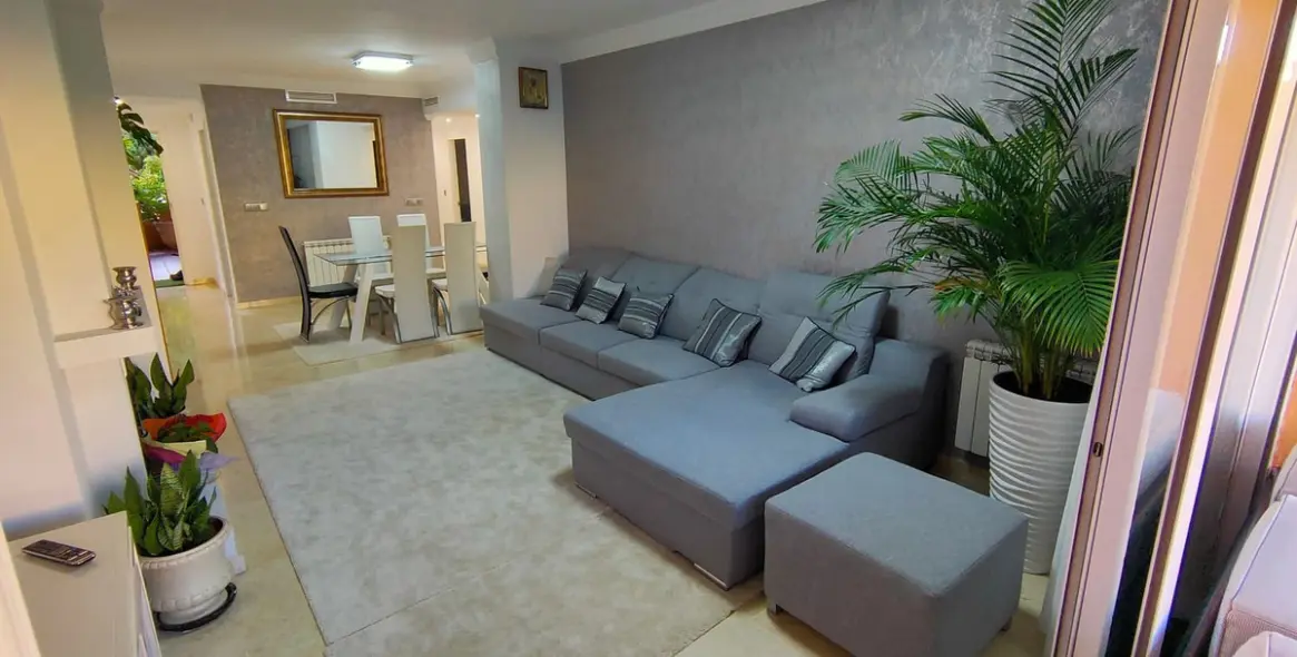 Долгосрочная аренда двухуровневого пентхауса в Guadalmina Alta 52