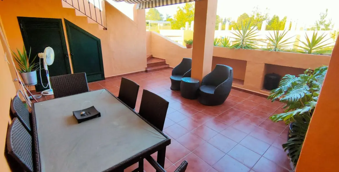 Долгосрочная аренда двухуровневого пентхауса в Guadalmina Alta 54