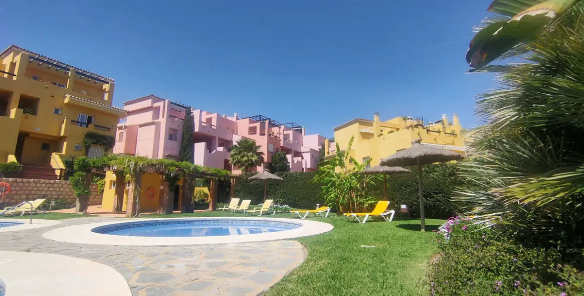 Долгосрочная аренда двухуровневого пентхауса в Guadalmina Alta 58