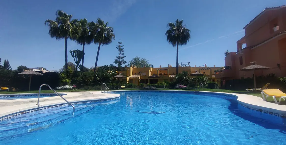 Долгосрочная аренда двухуровневого пентхауса в Guadalmina Alta 71