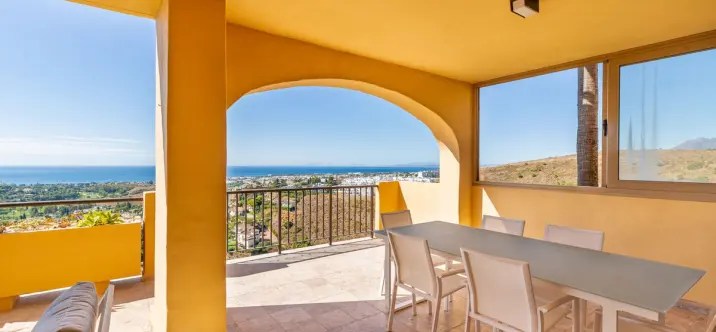 Долгосрочная аренда апартаментов на среднем этаже в Benahavís 0