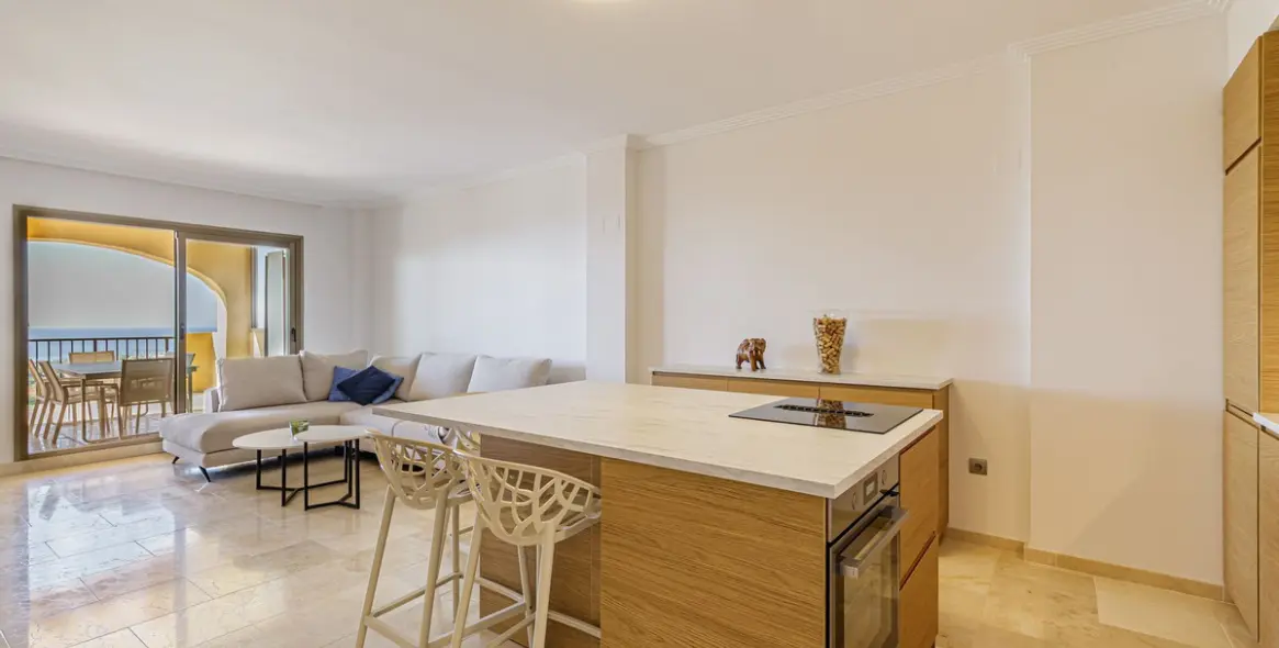 Long-term rent of middle floor apartment in Benahavís 3