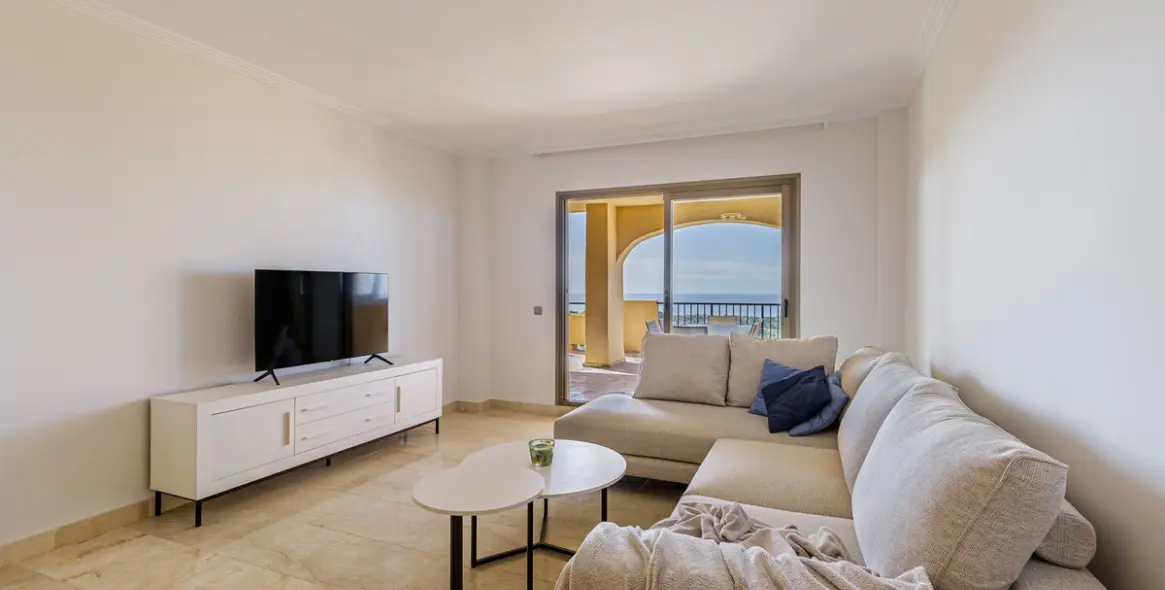 Long-term rent of middle floor apartment in Benahavís 6