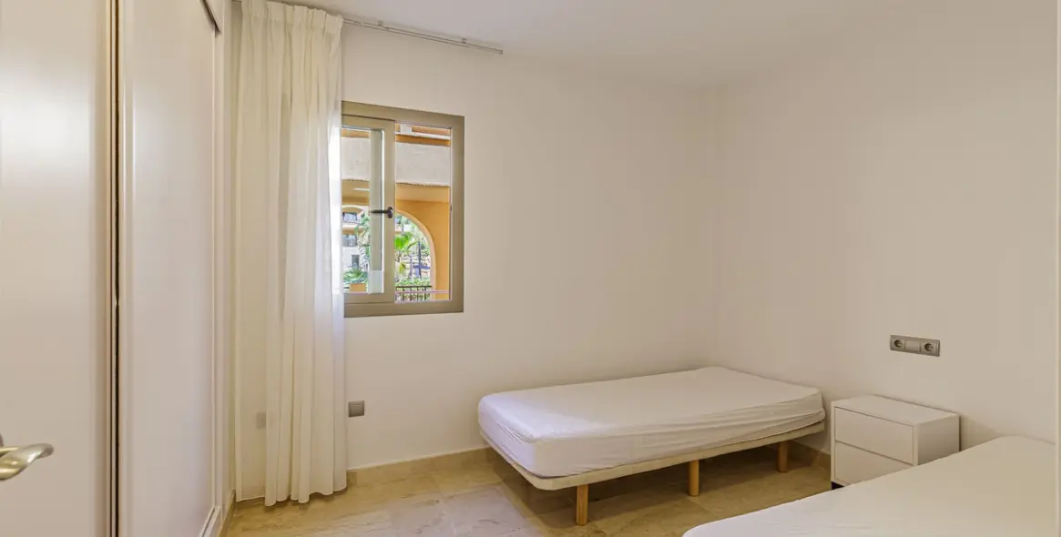 Long-term rent of middle floor apartment in Benahavís 10