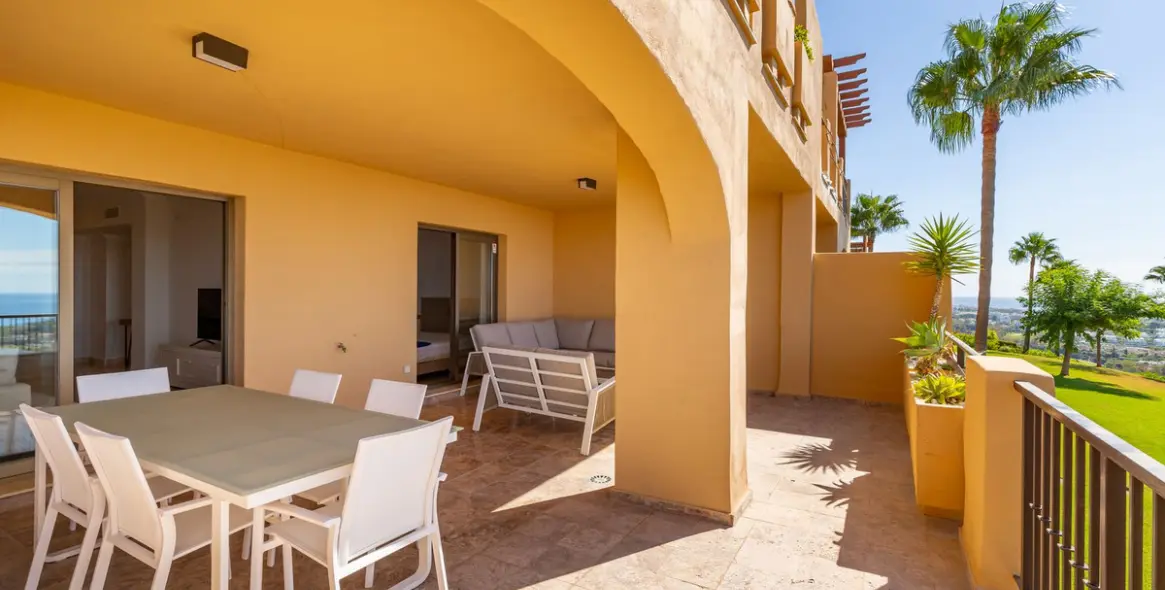 Long-term rent of middle floor apartment in Benahavís 14