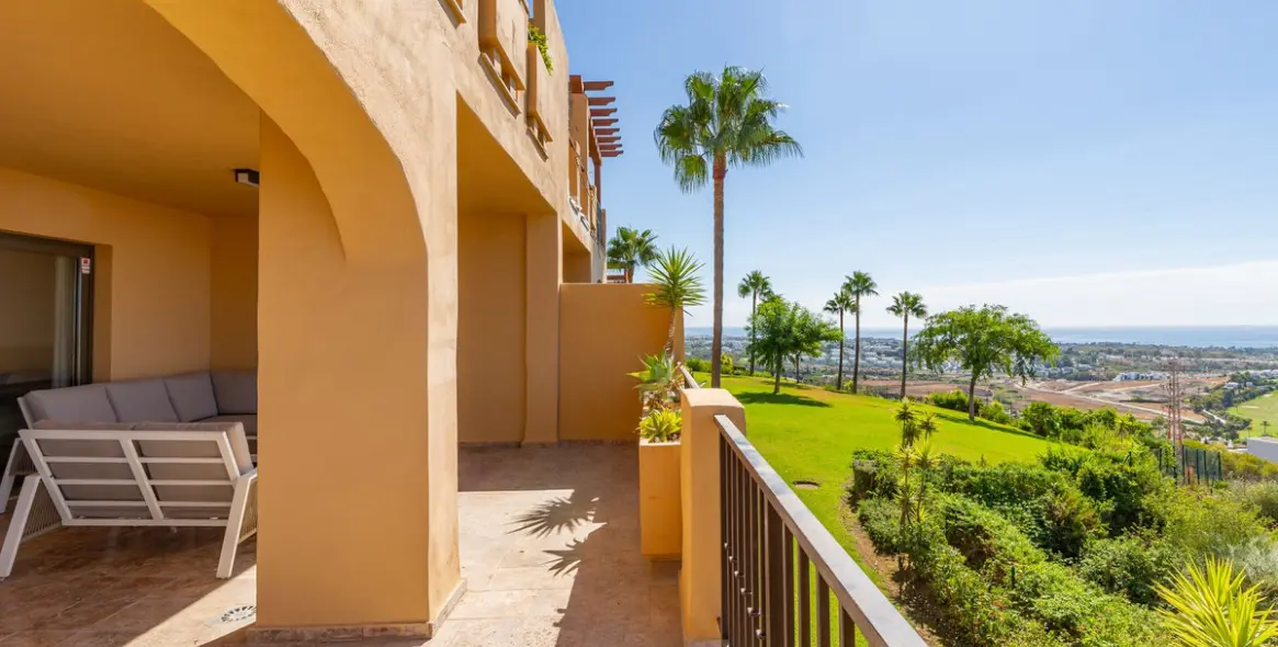 Long-term rent of middle floor apartment in Benahavís 15