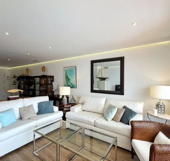 Долгосрочная аренда апартаментов на среднем этаже в La Quinta