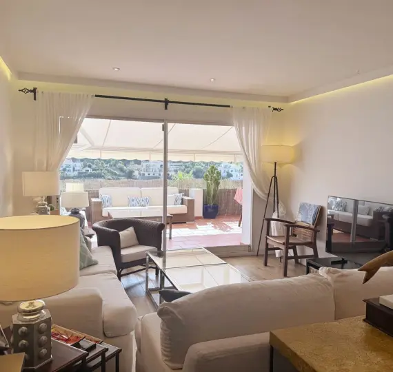 Долгосрочная аренда апартаментов на среднем этаже в La Quinta