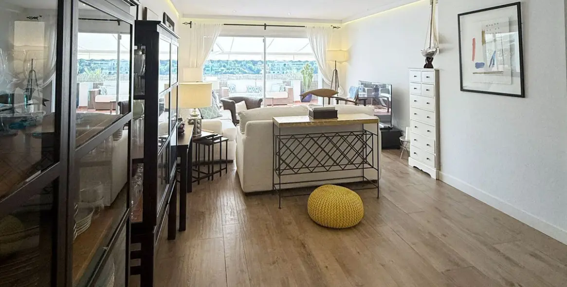 Долгосрочная аренда апартаментов на среднем этаже в La Quinta 7