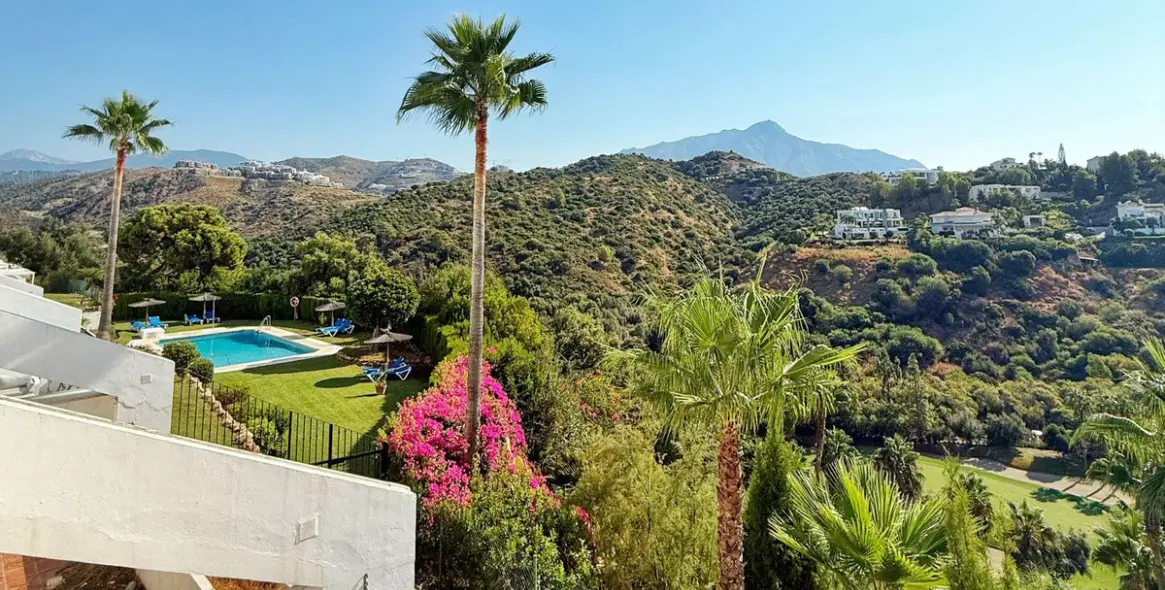 Долгосрочная аренда апартаментов на среднем этаже в La Quinta 30