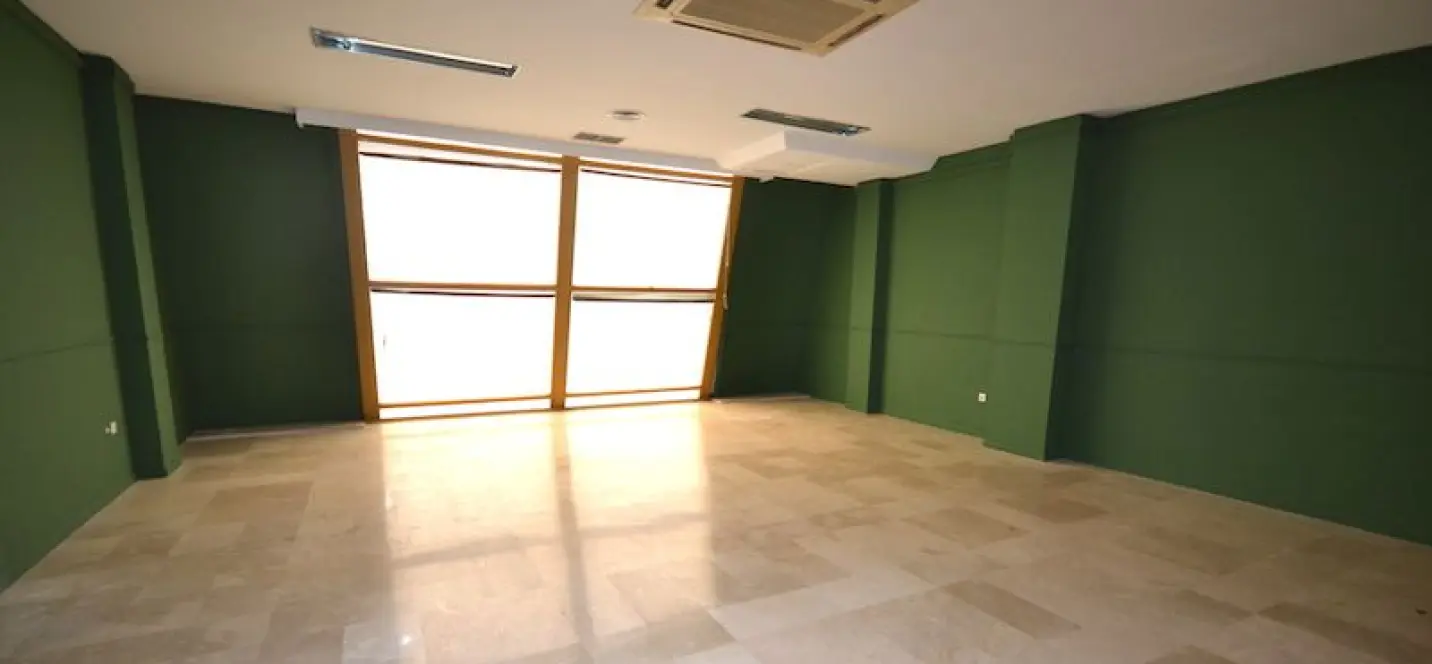 Sale of office in Puerto Banús 1