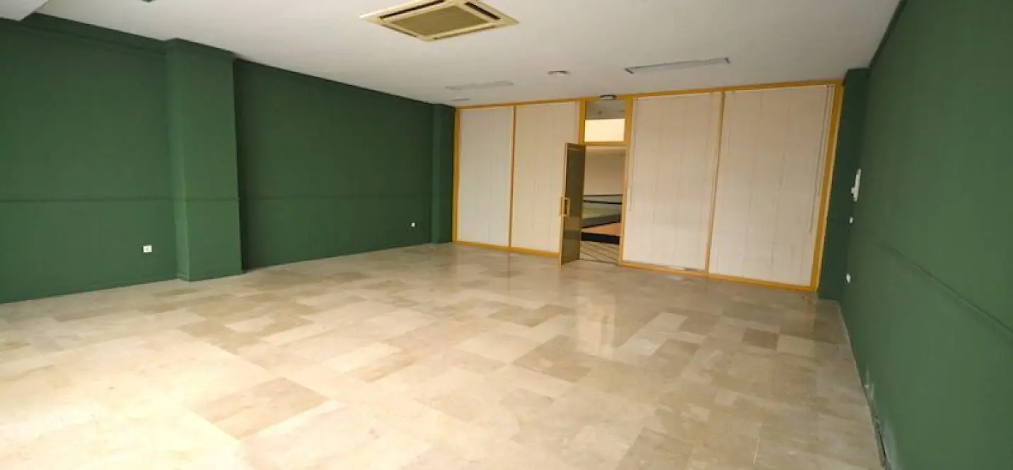 Sale of office in Puerto Banús 2