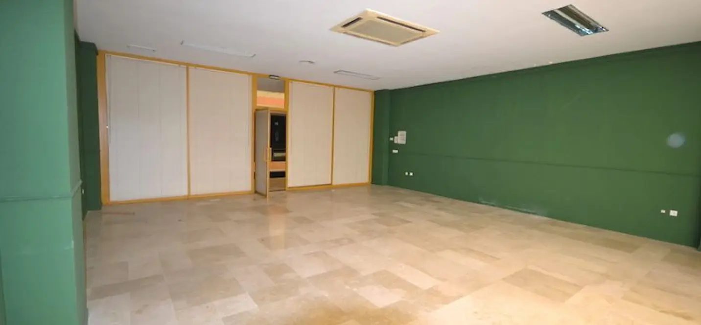 Sale of office in Puerto Banús 3