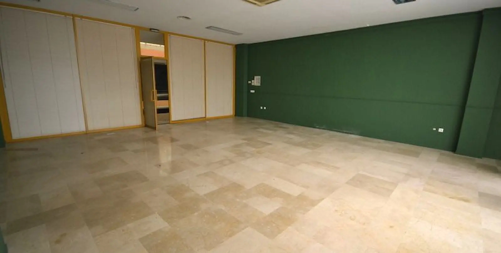 Venta de oficina en Puerto Banús 6