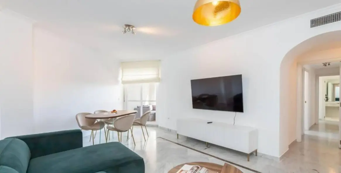 Alquiler a largo plazo de apartamento en planta media en San Pedro de Alcántara 2