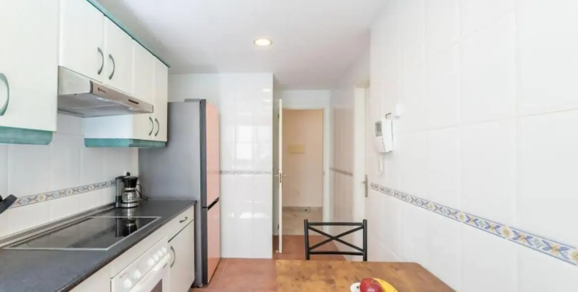 Alquiler a largo plazo de apartamento en planta media en San Pedro de Alcántara 7