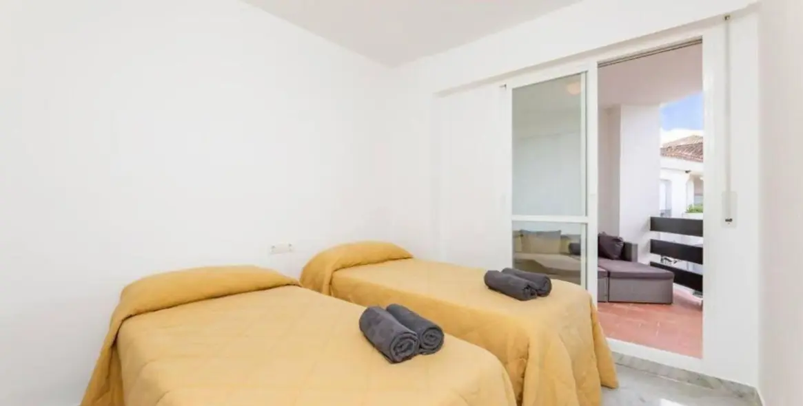 Alquiler a largo plazo de apartamento en planta media en San Pedro de Alcántara 8