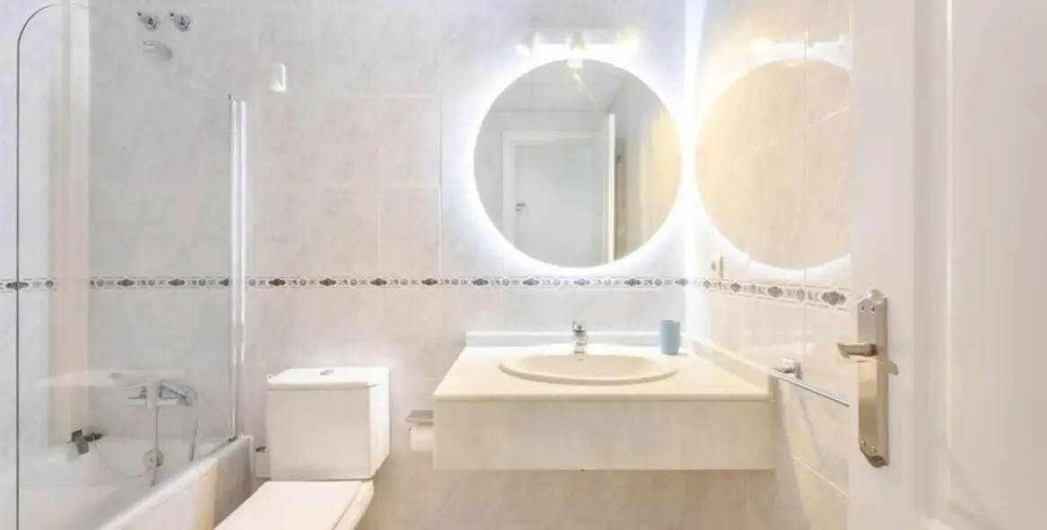 Alquiler a largo plazo de apartamento en planta media en San Pedro de Alcántara 10