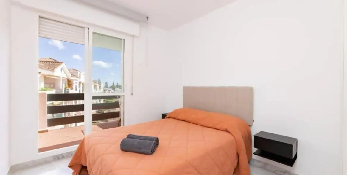 Alquiler a largo plazo de apartamento en planta media en San Pedro de Alcántara 12