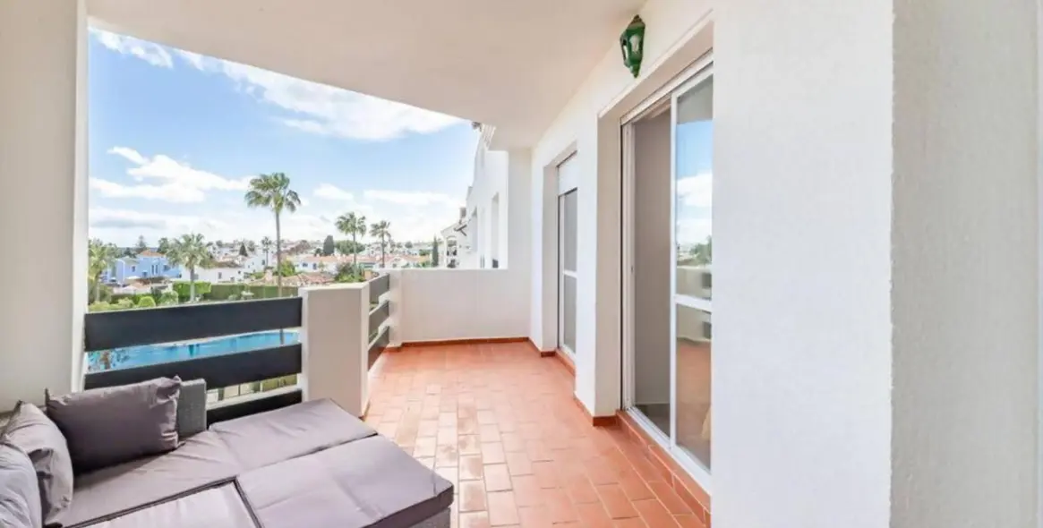 Alquiler a largo plazo de apartamento en planta media en San Pedro de Alcántara 16