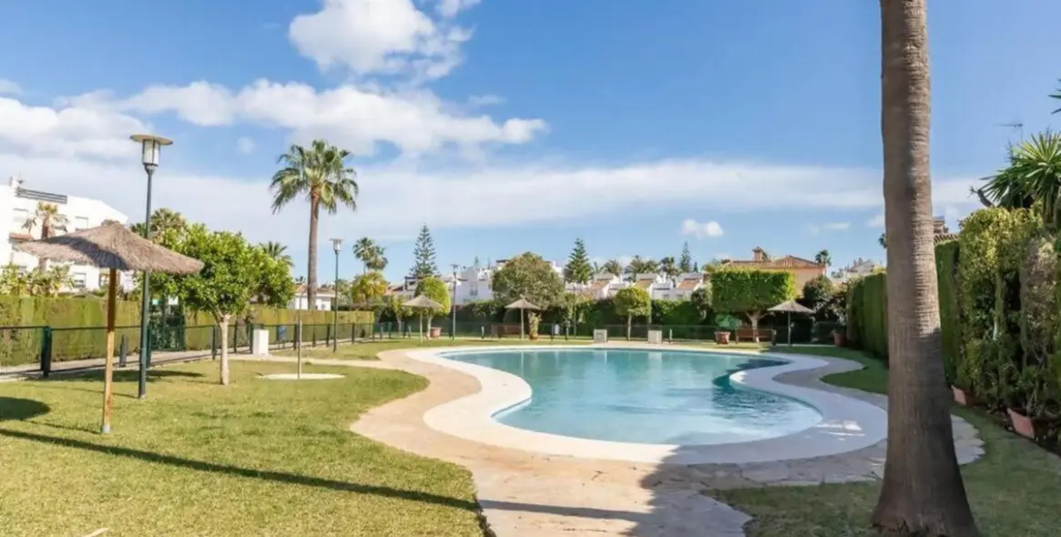 Долгосрочная аренда апартаментов на среднем этаже в San Pedro de Alcántara 18