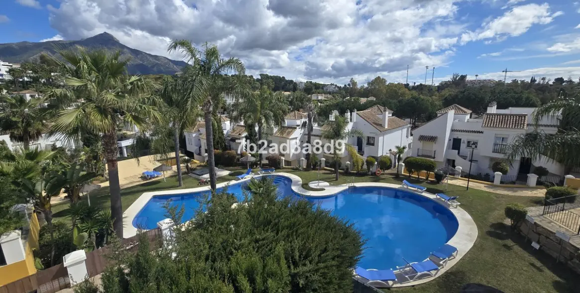 Long-term rent of middle floor apartment in Nueva Andalucía 1