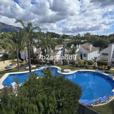 Long-term rent of middle floor apartment in Nueva Andalucía