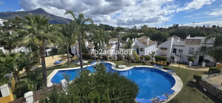 Long-term rent of middle floor apartment in Nueva Andalucía 0