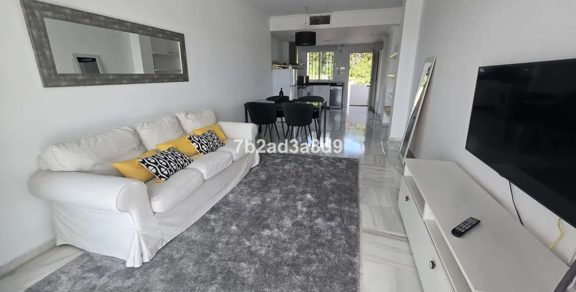 Long-term rent of middle floor apartment in Nueva Andalucía 3