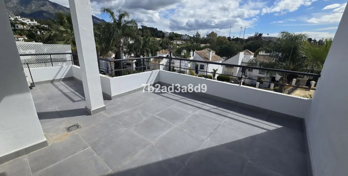 Long-term rent of middle floor apartment in Nueva Andalucía 4