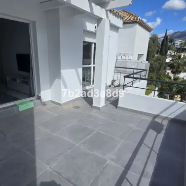 Long-term rent of middle floor apartment in Nueva Andalucía