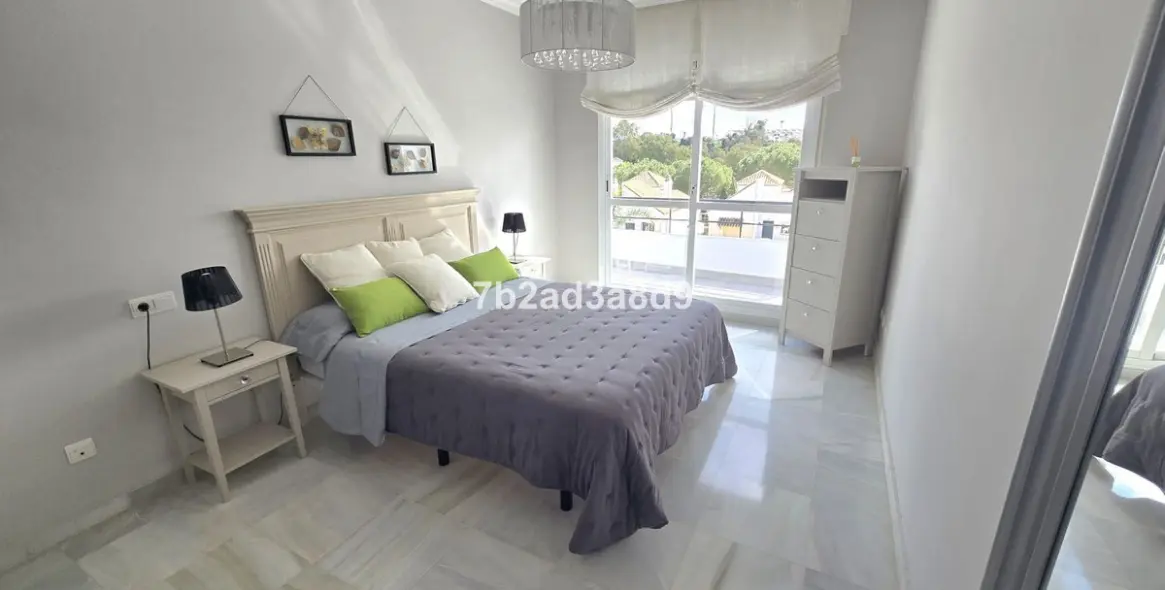Long-term rent of middle floor apartment in Nueva Andalucía 7