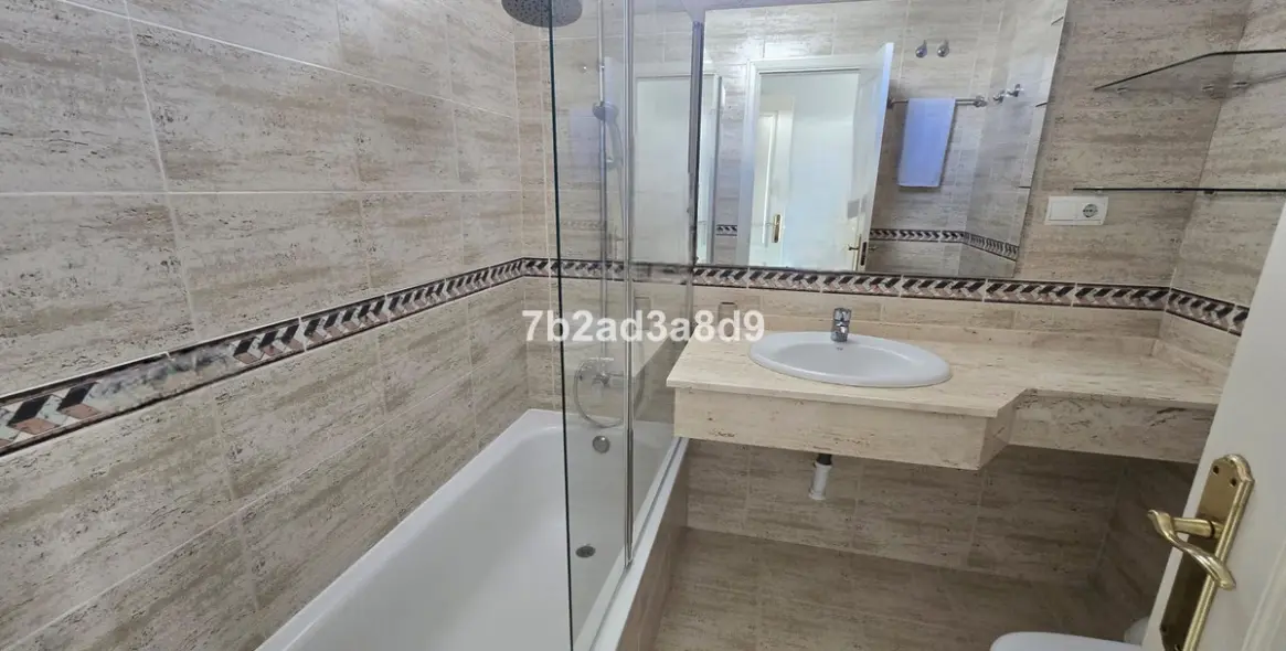 Long-term rent of middle floor apartment in Nueva Andalucía 8