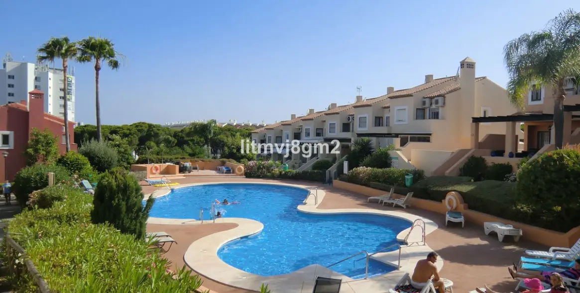 Sale of townhouse in Calahonda 1