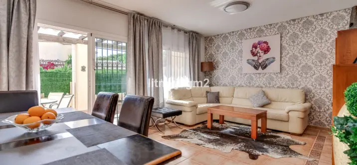 Sale of townhouse in Calahonda 1